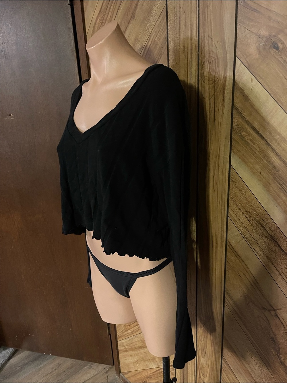 Aeropostale Womens M Black Crop Top Long Sleeve V Neck Ribbed Knit Shirt Medium - Picture 5 of 11